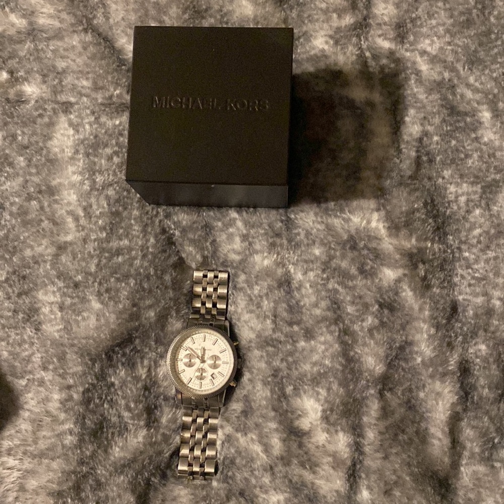 michael kors watch - Picture 3 of 3